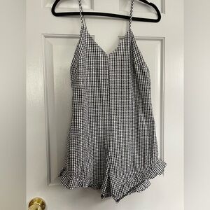 Adorable romper 🖤